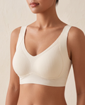 Biustonosz Push-up V-neck kość słoniowa - modelka