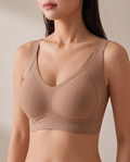 Biustonosz Push-up V-neck brązowy - modelka