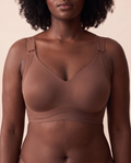 Biustonosz Everyday Seamless Brązowy na modelce — przód