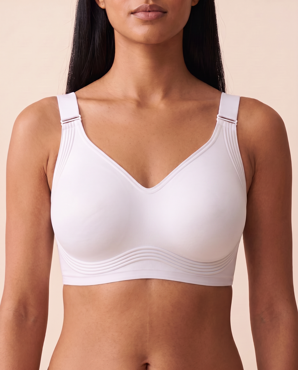 Biustonosz Everyday Seamless Biały na modelce — przód